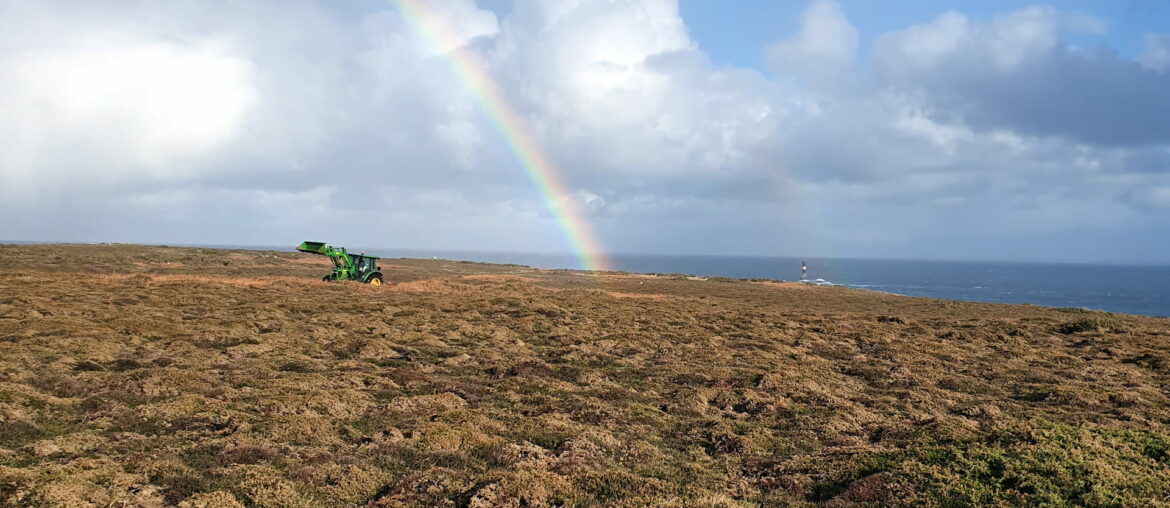 Vue depuis l'ile d'Ouessant avec un arc-en-ciel